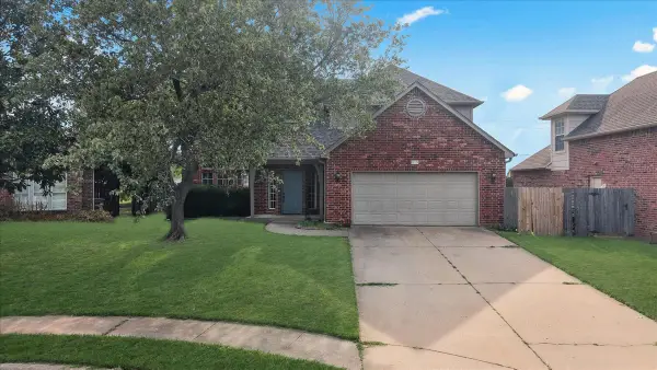 819 N Douglas Street, Jenks, OK 74037