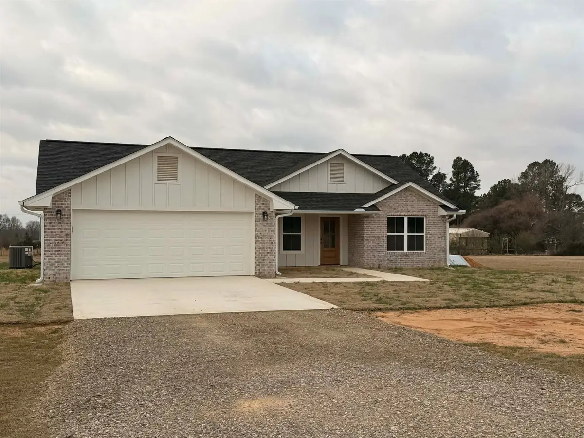 2911 E 2090 Road, Hugo, OK 74743 - #1
