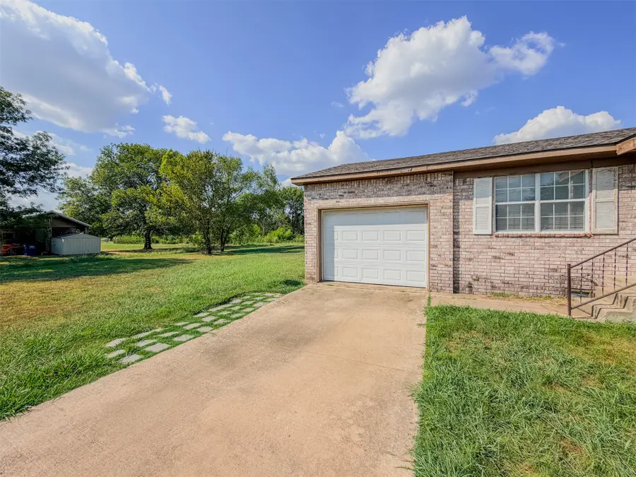 408 SW 13th Street, Wagoner, OK 74467 - #3
