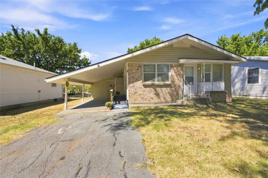 208 S Ora Street, Pryor, OK 74361 - #2