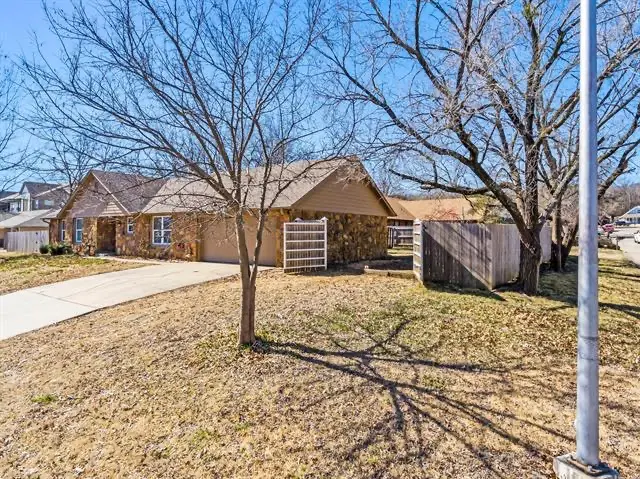 1631 Valley Parkway, Claremore, OK 74017 - #3