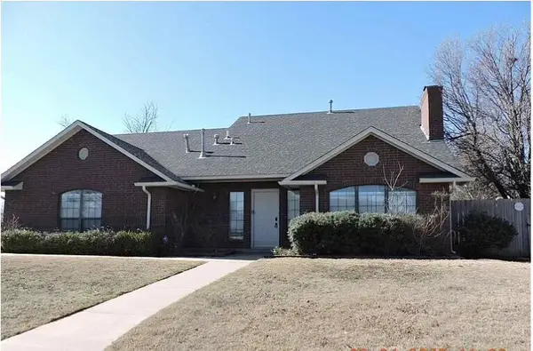 706 NW Micklegate Boulevard, Lawton, OK 73505