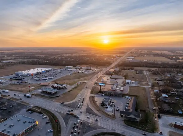1516 W 51 Highway, Wagoner, OK 74467