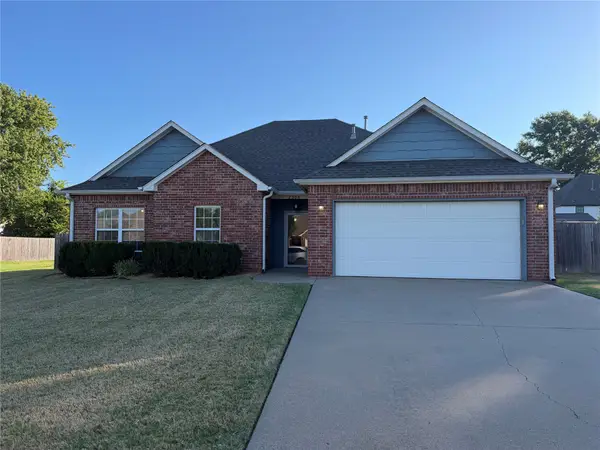 2504 Highwood Place, Claremore, OK 74017