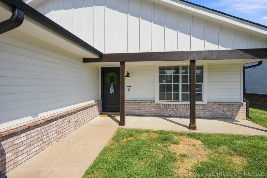 9465 E Sprucewood Drive, Claremore, OK 74019 - #2