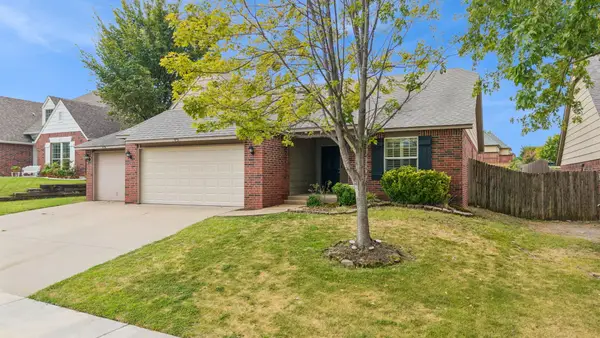 208 E 126th Street S, Jenks, OK 74037