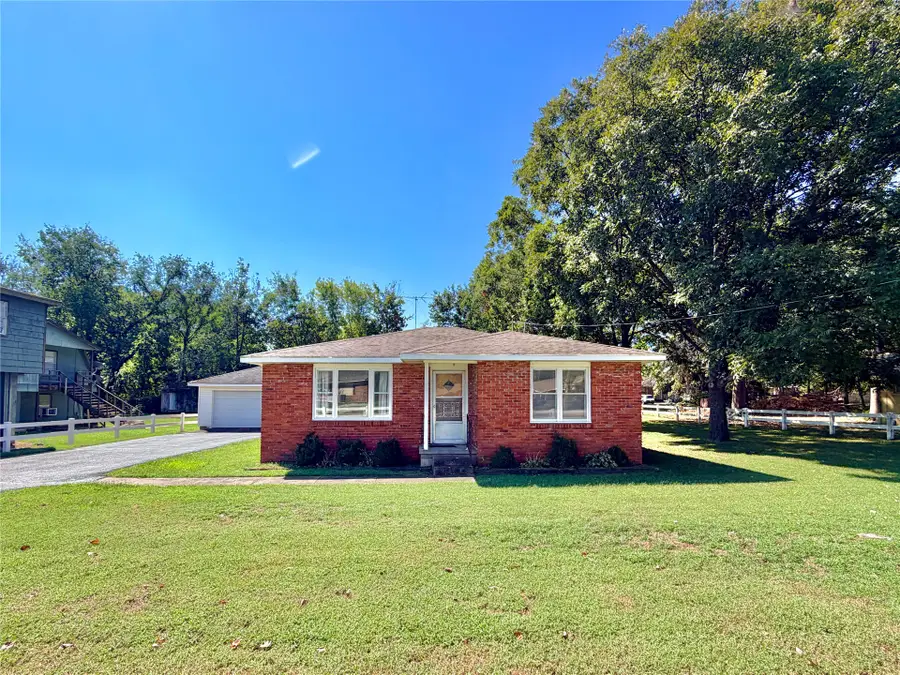 1121 W 4th Street, Tahlequah, OK 74464 - #2