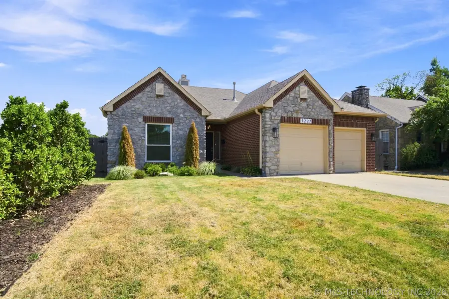 1227 S Columbia Place, Tulsa, OK 74104 - #2