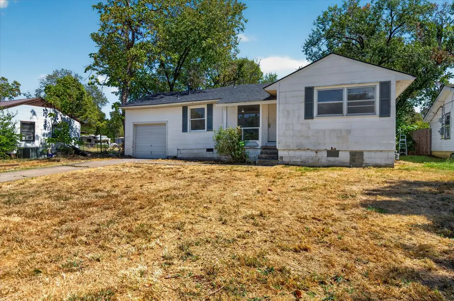 1812 S Armstrong Avenue, Bartlesville, OK 74003 - #2