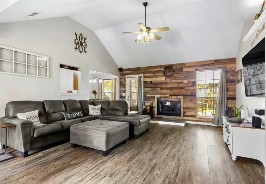 2102 W Walnut Street, Collinsville, OK 74021 - #3