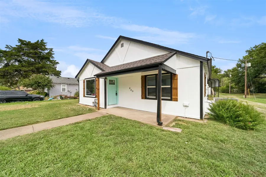 220 E 8th Street, Claremore, OK 74018 - #2