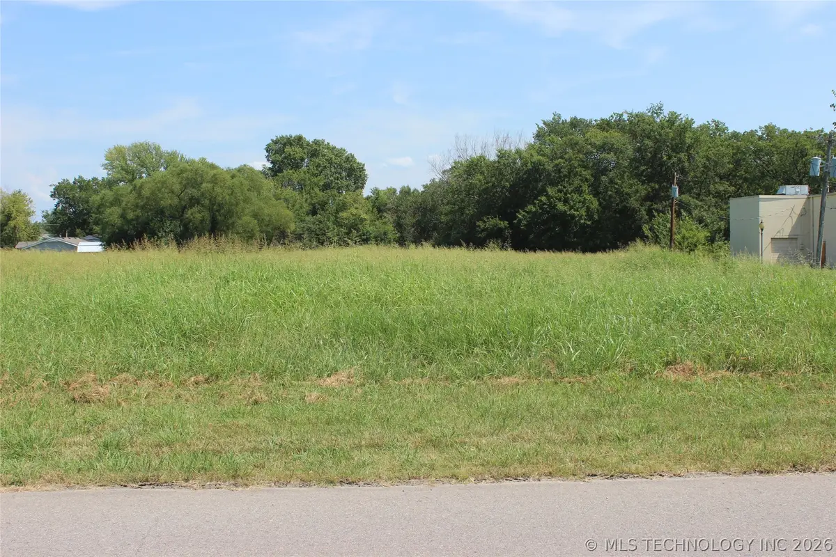 S Grant Avenue, Wagoner, OK 74467 - #1