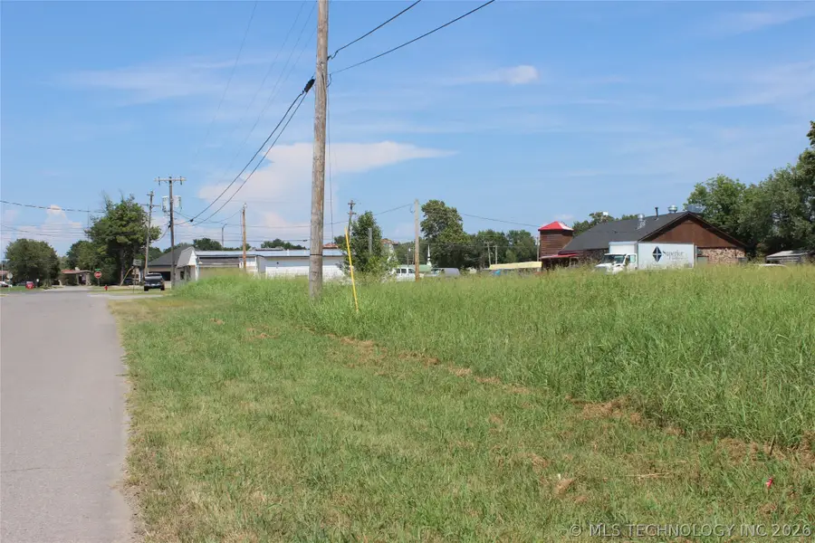 S Grant Avenue, Wagoner, OK 74467 - #2