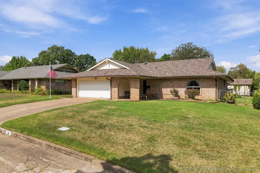 1011 E Teresa Avenue, Sapulpa, OK 74066 - #2