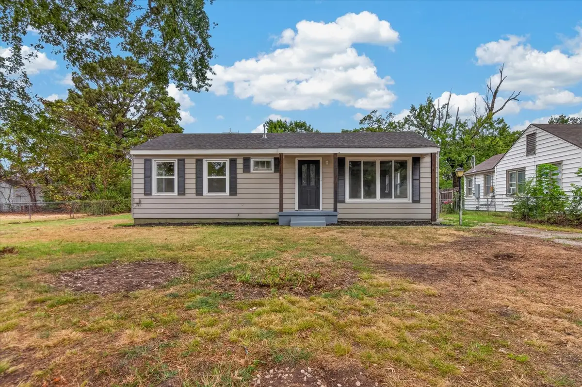 715 W 16th Street W, Bartlesville, OK 74003 - #1