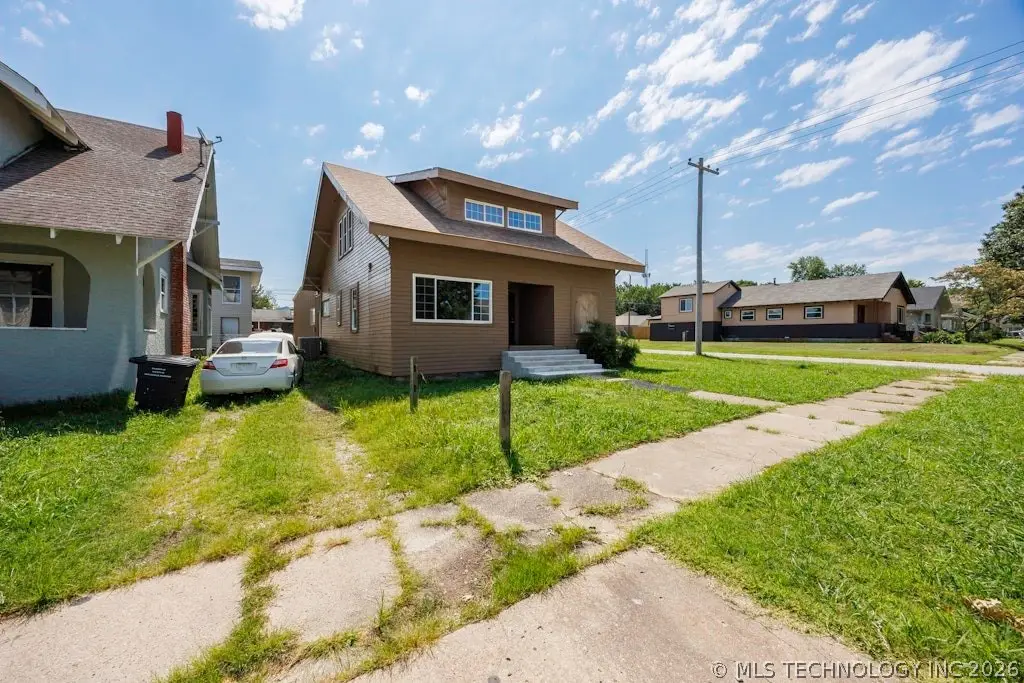 218 S Creek Avenue, Bartlesville, OK 74003 - #1