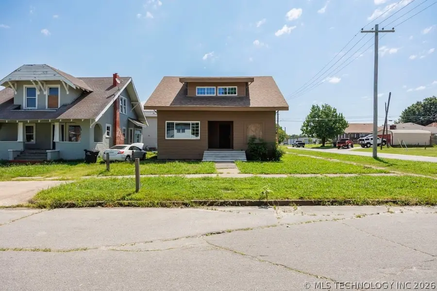 218 S Creek Avenue, Bartlesville, OK 74003 - #2