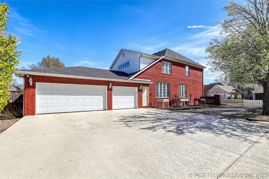 29 River Oaks Avenue, McAlester, OK 74501 - #2