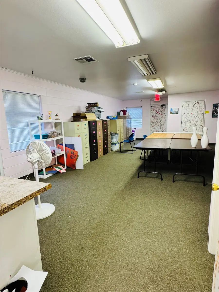 811 Grand Avenue E, Ponca City, OK 74601 - #2