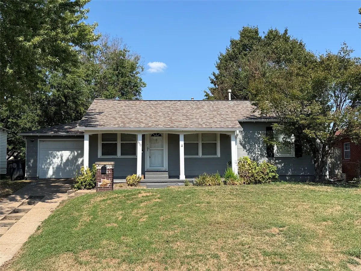3927 E 2nd Street E, Tulsa, OK 74112 - #1
