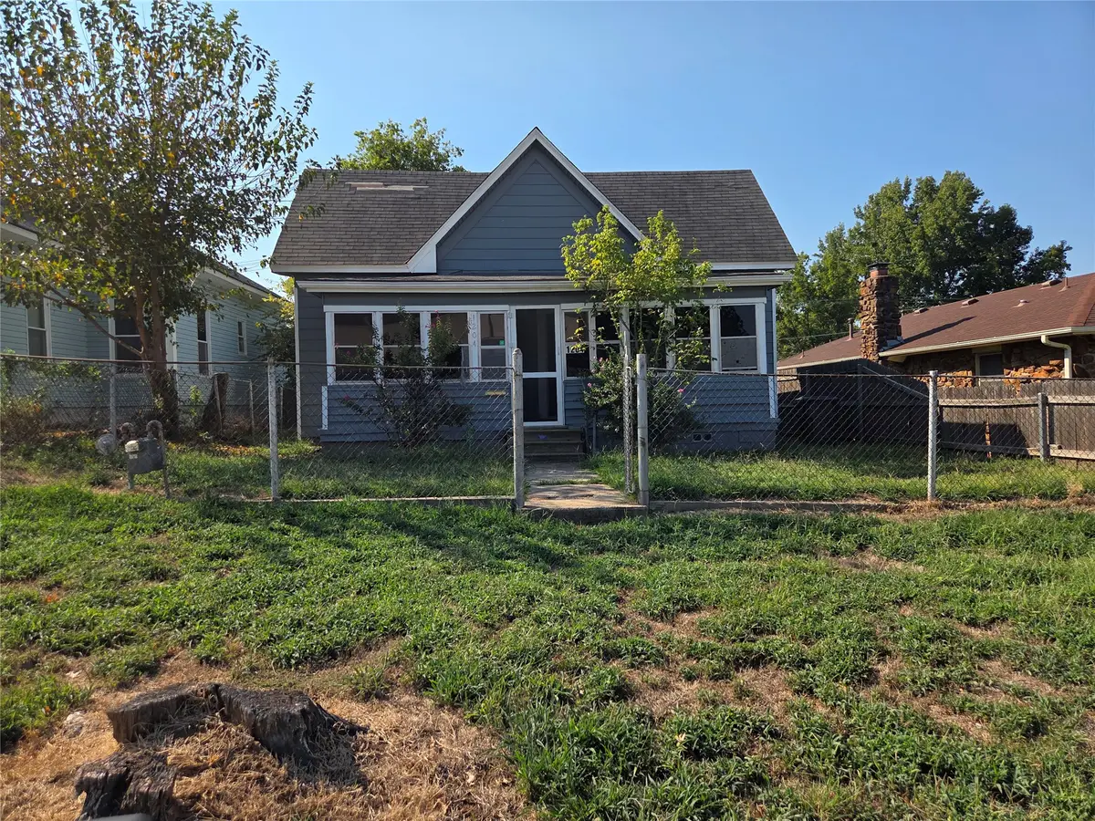 1204 E Lincoln Avenue, Sapulpa, OK 74066 - #1