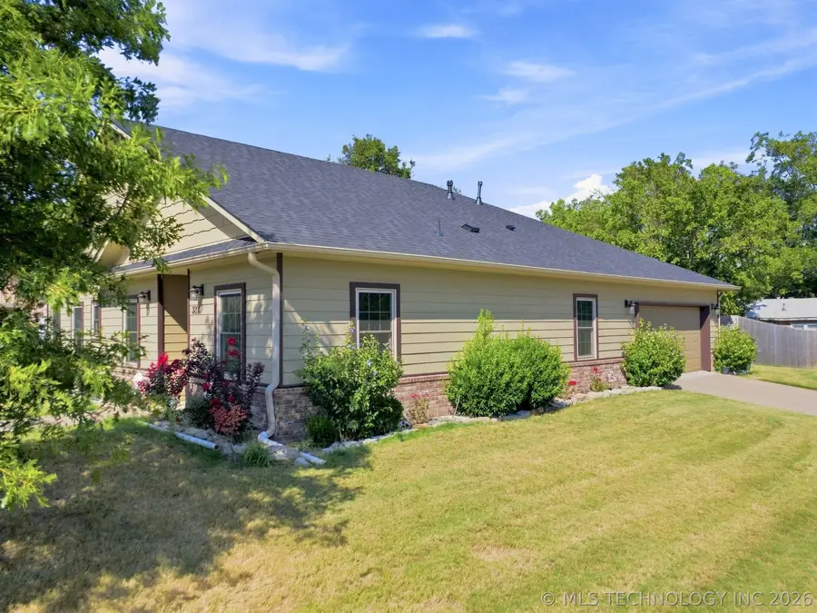 323 S B Street, Skiatook, OK 74070 - #3