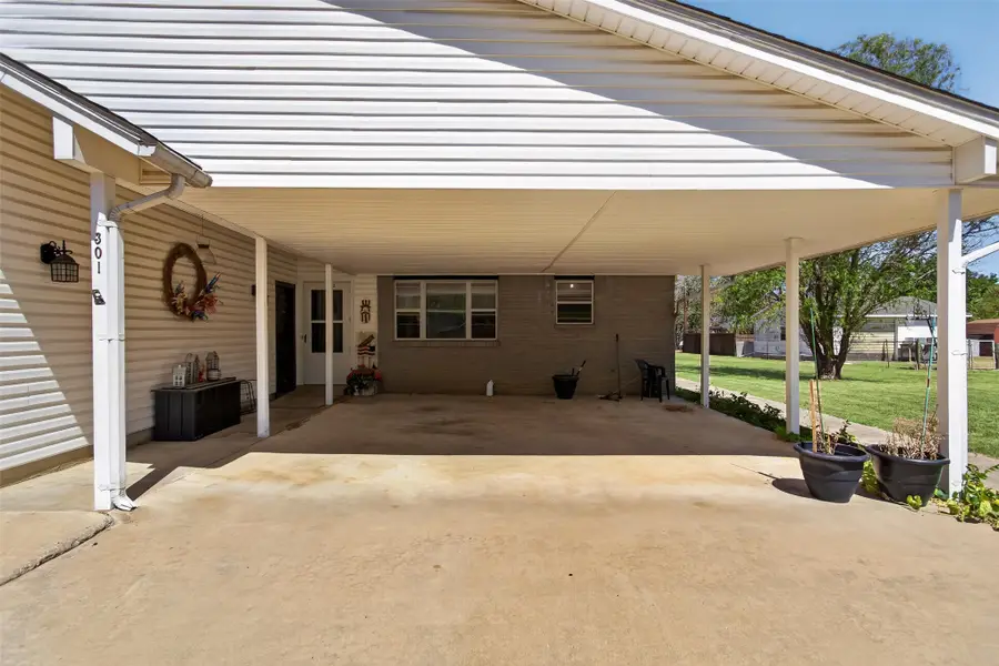 301 E Layton Street E, Chelsea, OK 74016 - #2