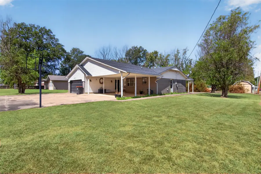 301 E Layton Street E, Chelsea, OK 74016 - #3