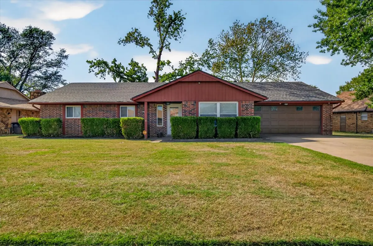 805 Castle Road, Bartlesville, OK 74006 - #1