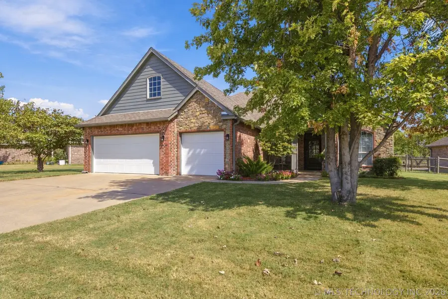 26585 Columbia Crest Drive, Claremore, OK 74019 - #2