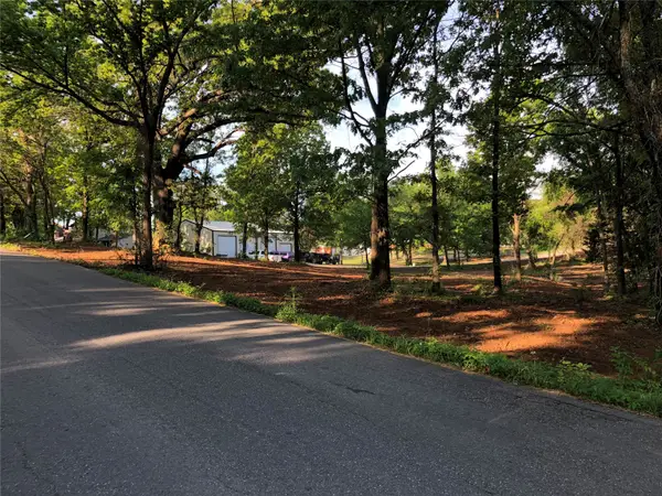 000 Rolling Wood Hills Drive, Durant, OK 74701