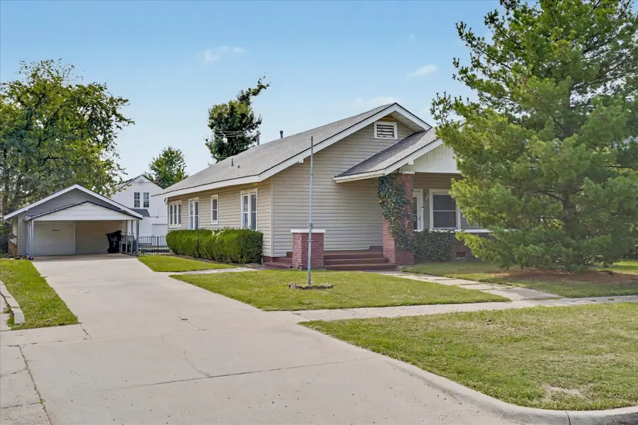 419 E 5th Street, Claremore, OK 74017 - #2