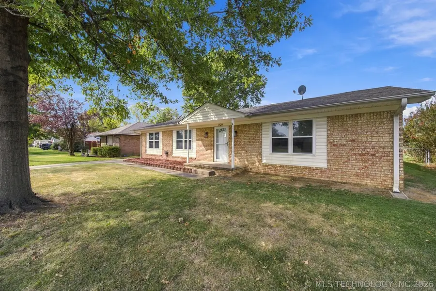 305 N Wortman Place, Claremore, OK 74017 - #2