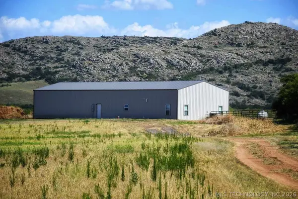 20826 E County Road 1470, Lone Wolf, OK 73655