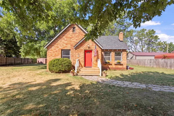 704 S Grand, Grove, OK 74344