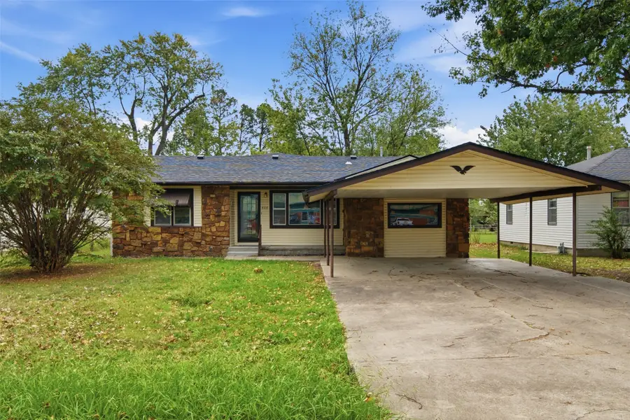 608 SE 6th Street, Wagoner, OK 74467 - #3