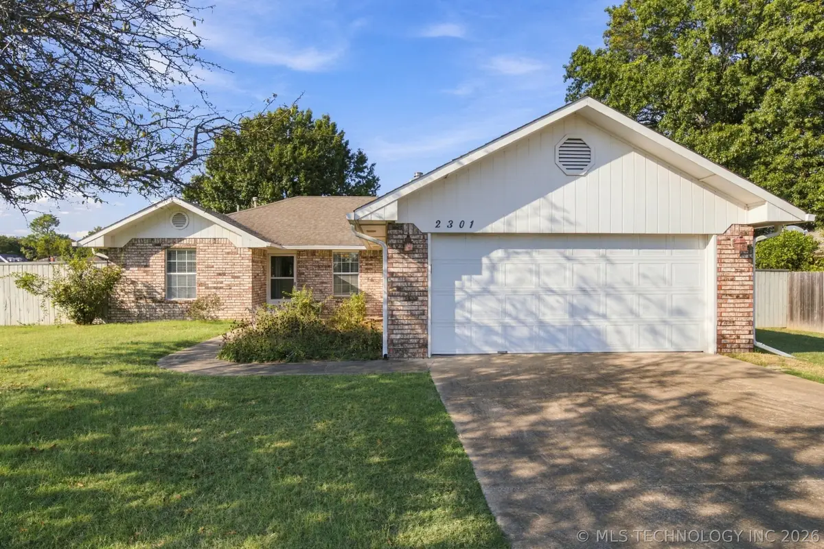 2301 Piney Point Avenue, Okmulgee, OK 74447 - #1