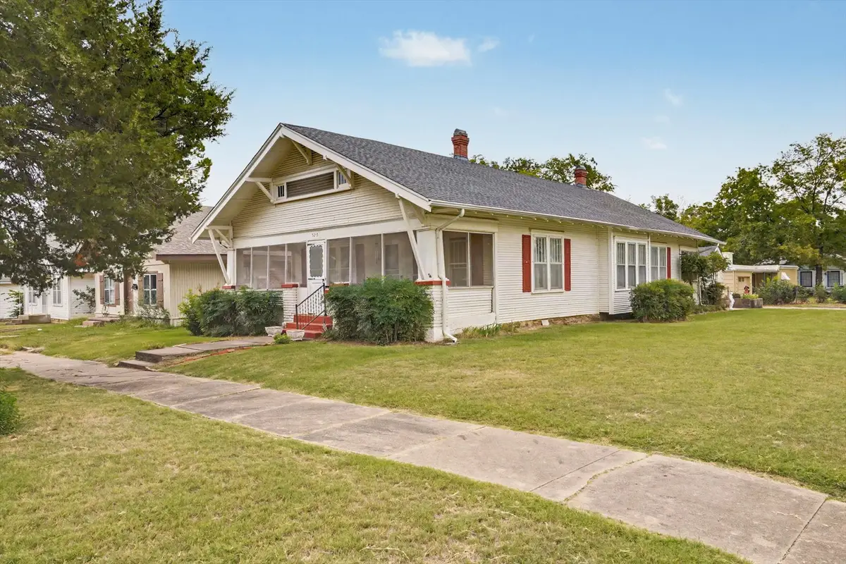 520 W Cleveland Avenue, Sapulpa, OK 74066 - #1