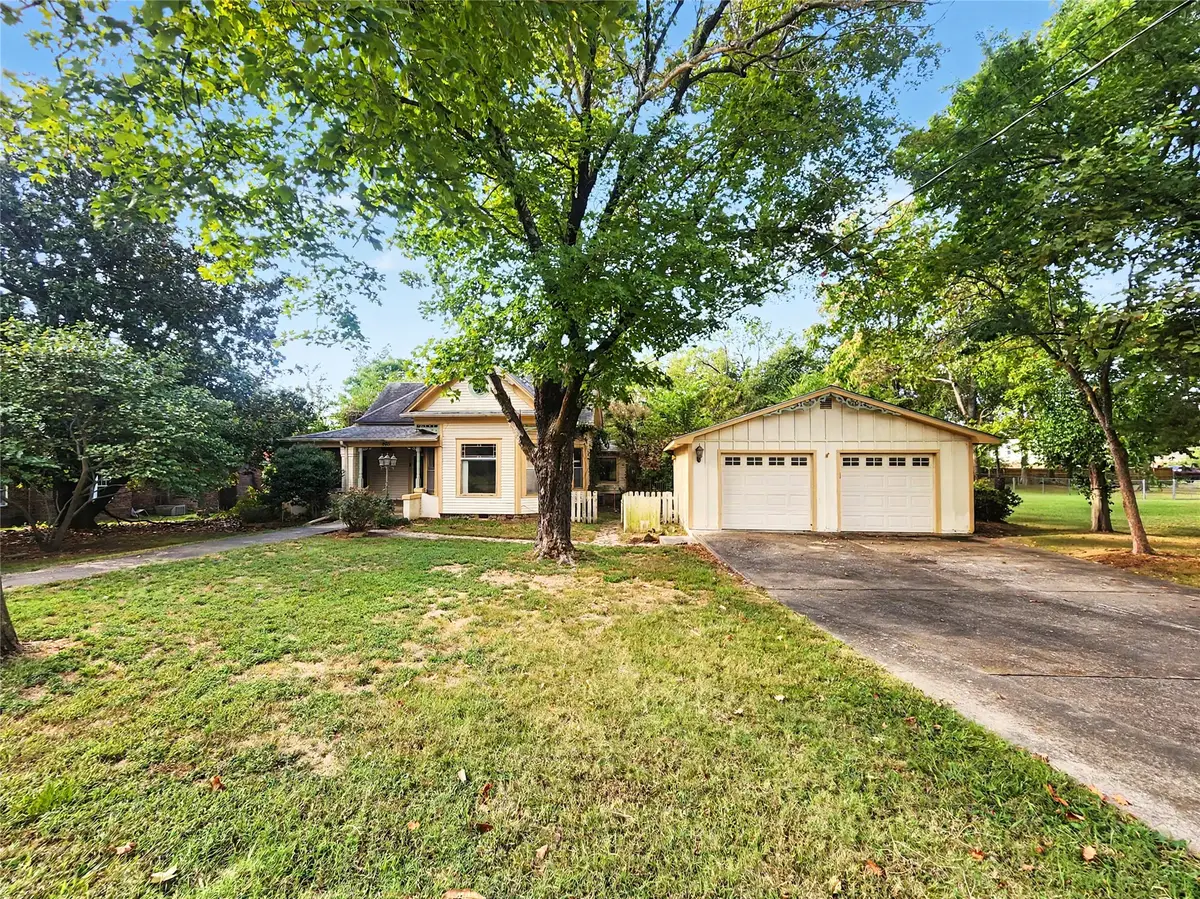 605 W Shawnee Street, Tahlequah, OK 74464 - #1