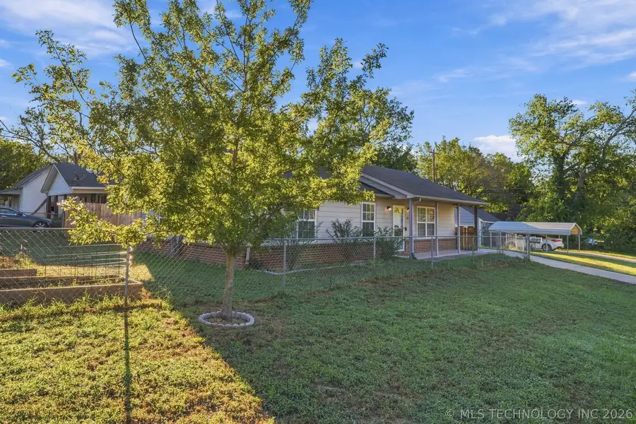 221 N Hickory Street, Bristow, OK 74010 - #2