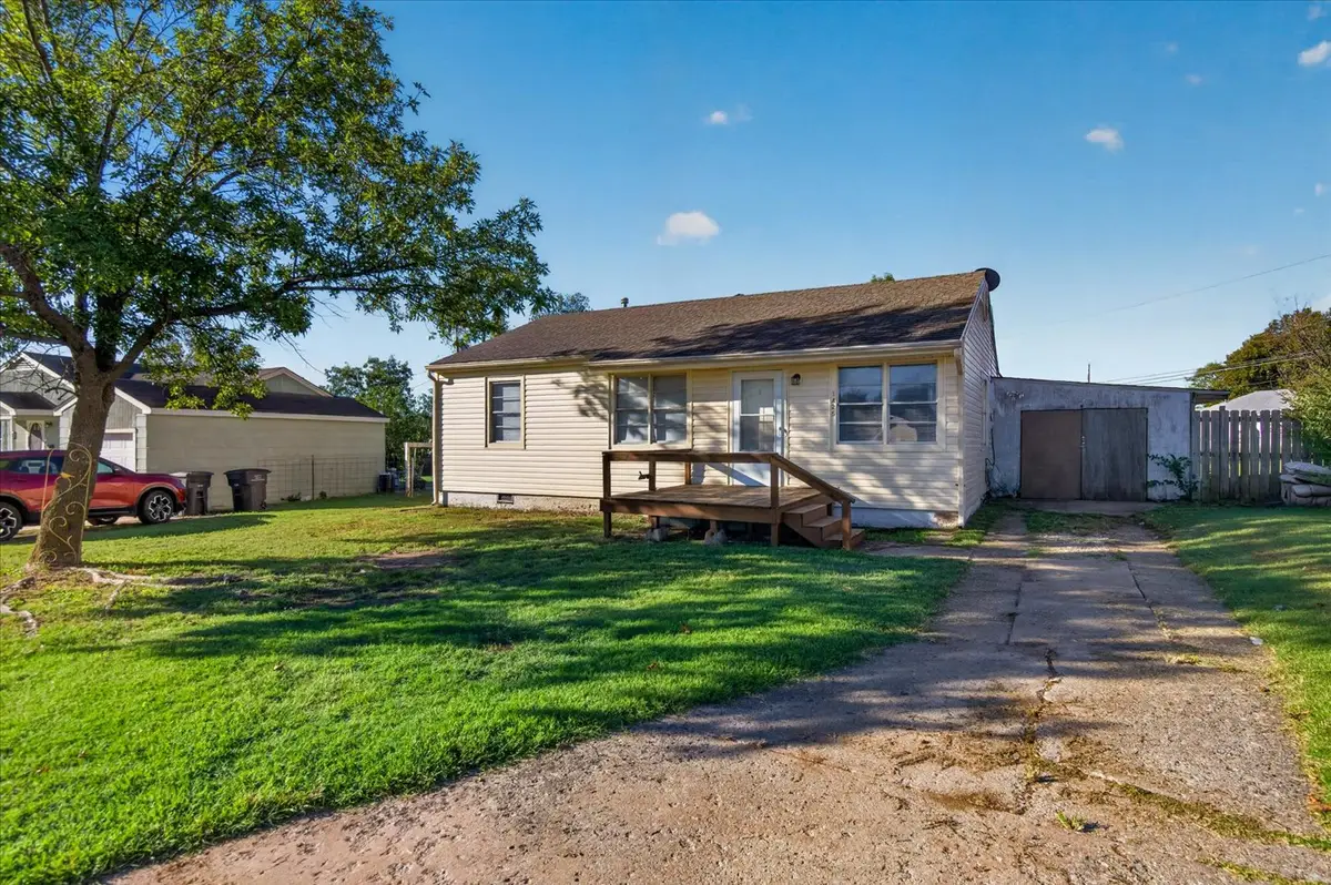 1425 S Rogers Avenue, Bartlesville, OK 74003 - #1