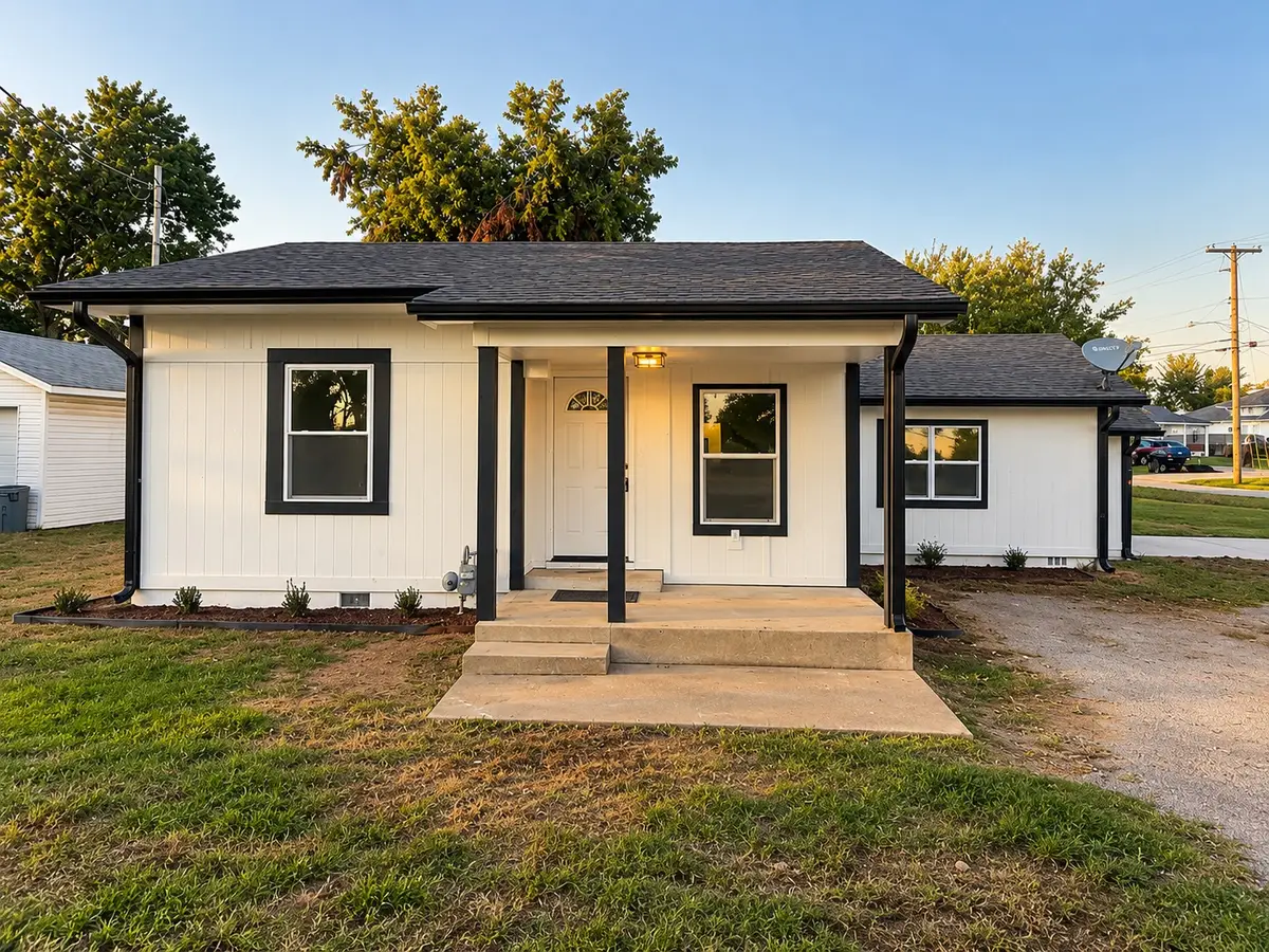 718 E 5th Street, Claremore, OK 74017 - #1