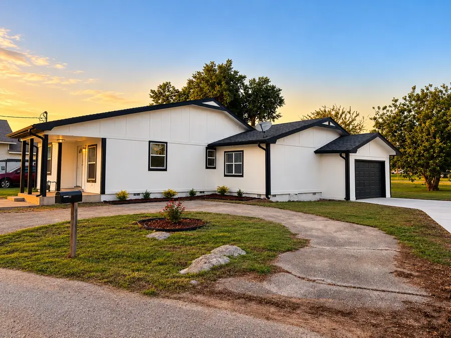 718 E 5th Street, Claremore, OK 74017 - #2