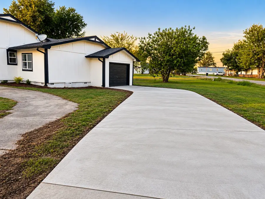 718 E 5th Street, Claremore, OK 74017 - #3