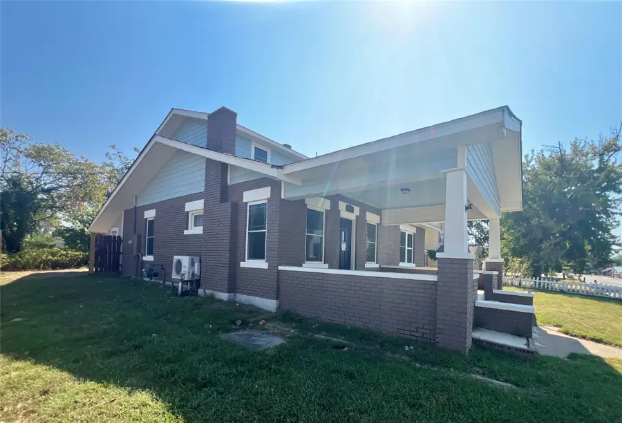 112 S Lee Street W, Fort Gibson, OK 74434 - #2