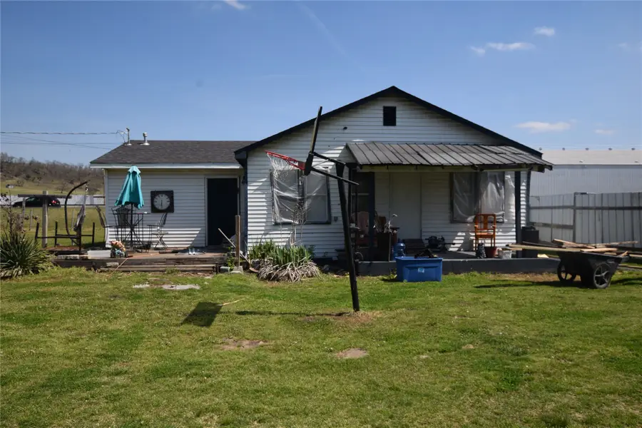 1 W Pine Street, Stilwell, OK 74960 - #2
