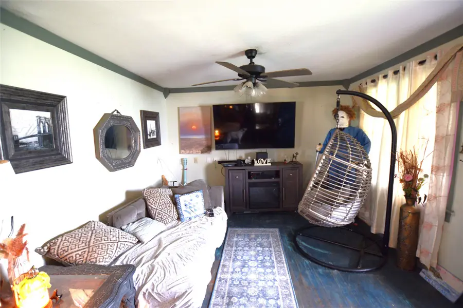 1 W Pine Street, Stilwell, OK 74960 - #3