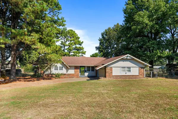 1202 SW 20th Street, Wagoner, OK 74467