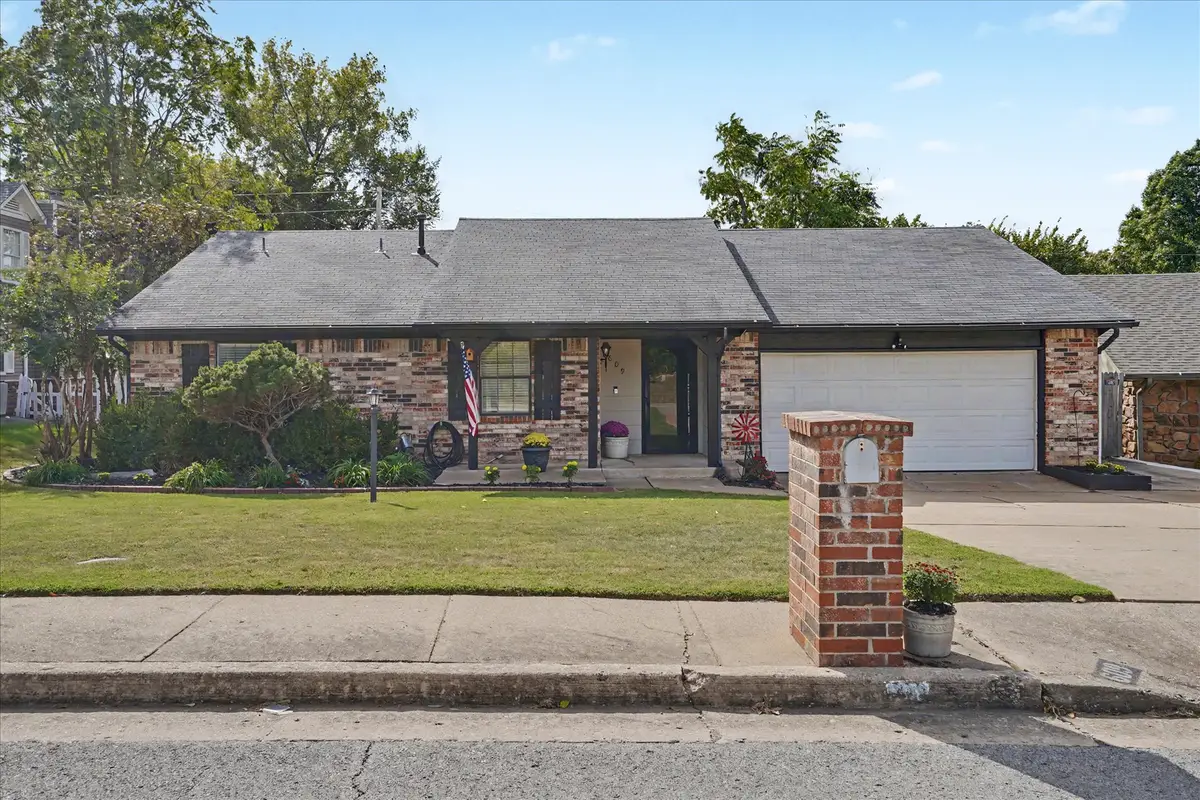 609 W 32nd Place, Sand Springs, OK 74063 - #1