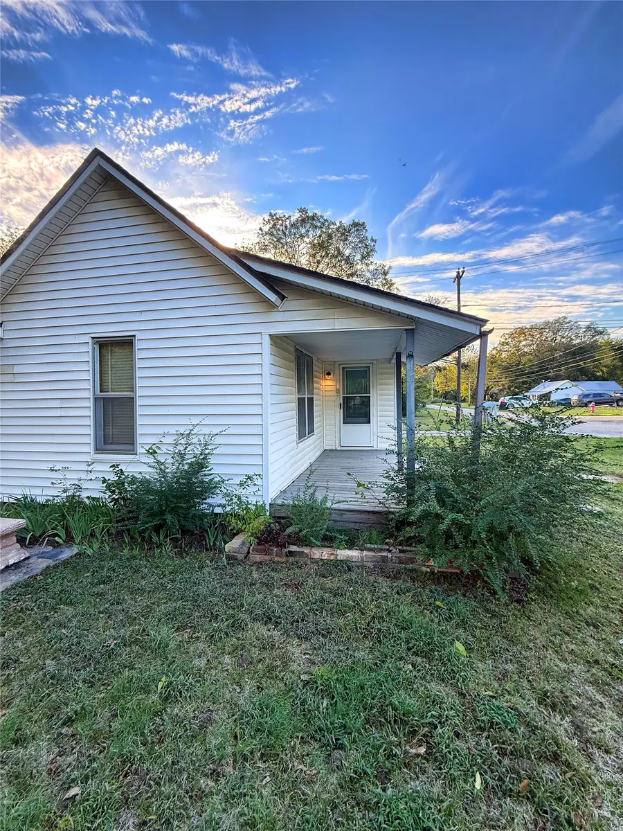 605 E Center Street, Henryetta, OK 74437 - #2